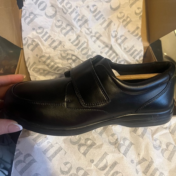 Hush Puppies Gavin boys school/dress show with Velcro close - Picture 2 of 8